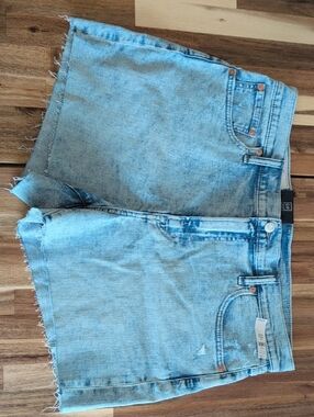 Gap Cutoff Jeans